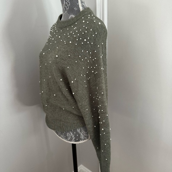 H&M Women’s XS Olive Green Pearl Appliqué Pullover Sweater. Oversized. Stretch. - Picture 14 of 16